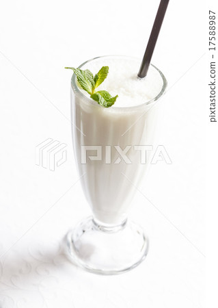 milk cocktail 17588987