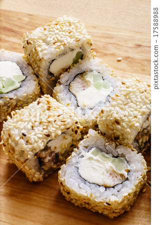 tasty sushi 17588988