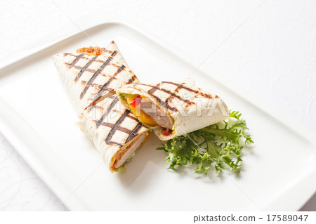 chicken wrap sandwich 17589047