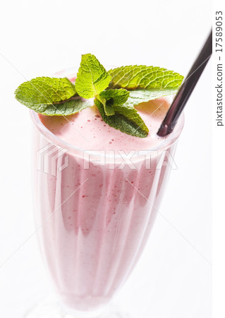 berry cocktail 17589053