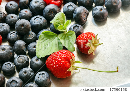 fresh berries 17590168