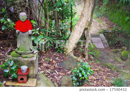 Mr. Jizo of the way of Yamanobe 17590432