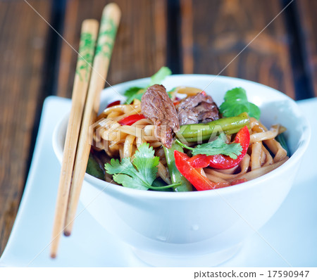noodles with meat 17590947
