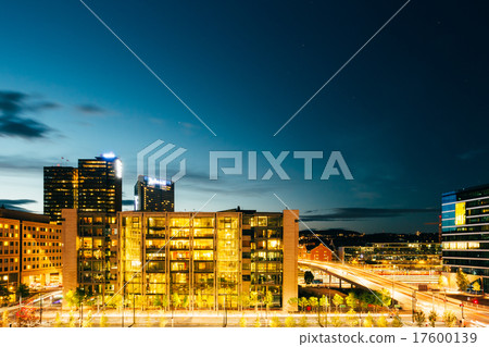 Night view of street in the city centers in Oslo 17600139