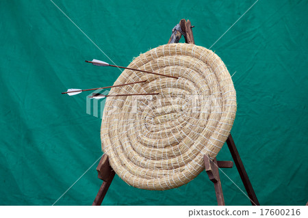 Archery Round Straw Target 17600216