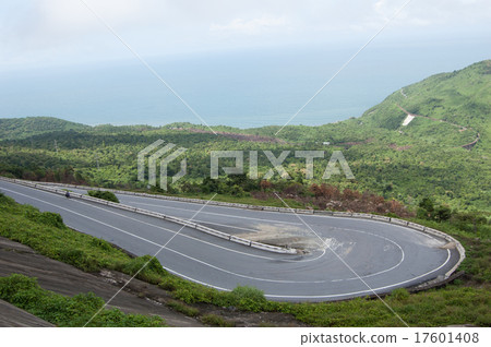 Mountain road on Hai Van pass in Hue 17601408