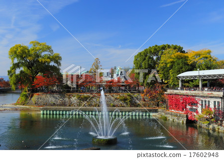 Fountain of the autumn Kyoto Biwa Lake hydrophobic 17602948