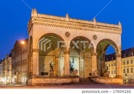 Feldherrnhalle at Odeonsplatz in Munich - Bavaria 17604188