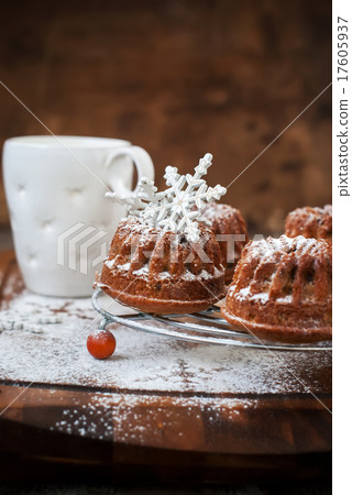 Christmas Decor Snowflakes on Small Baked Cake 17605937