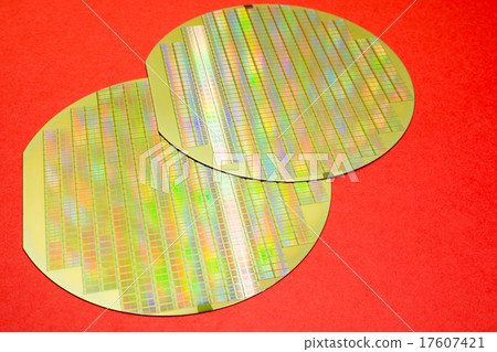 兩個矽片 17607421