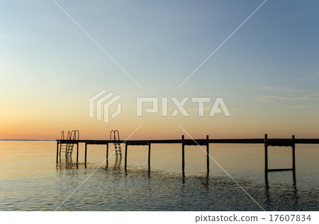 Bath pier silhouette Bath pier silhouette 17607834