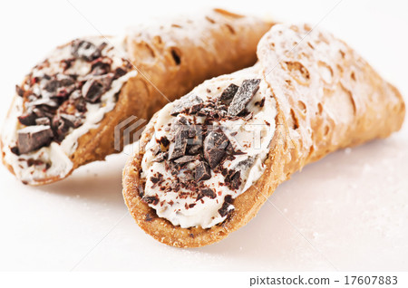 Cannoli 17607883