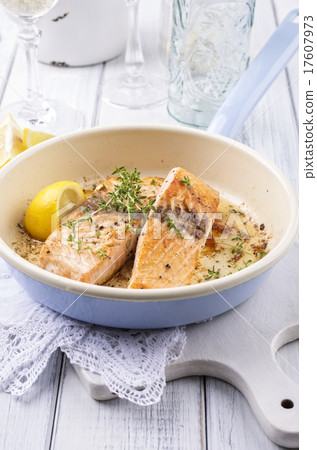 salmon fillet 17607973