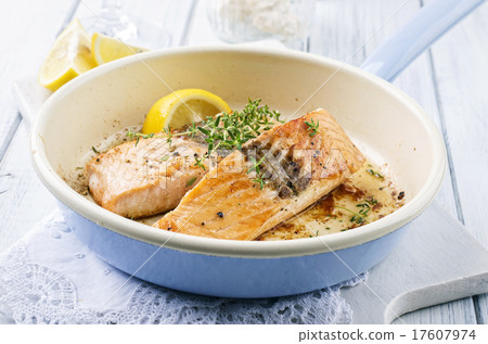 roasted salmon 17607974