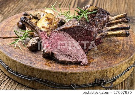 venison carree 17607980