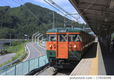 Azuma line 115 series stopped at Nagano-Kusatsuguchi station Azuma line 115 series stopped at Nagano-Kusatsuguchi station 17608096