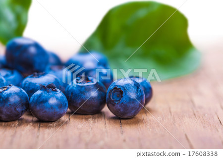 natural fresh blueberries closeup natural fresh blueberries closeup 17608338