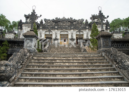 越南的世界文化遺產Khai Dinh的Hue墓的建築物 17613015