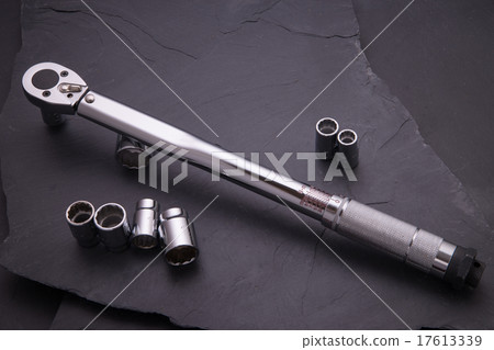 Torque wrench and socket 17613339