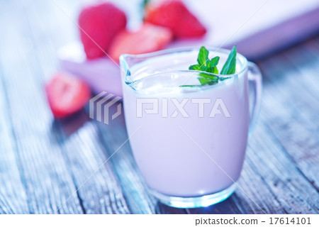 strawberry yogurt strawberry yogurt 17614101