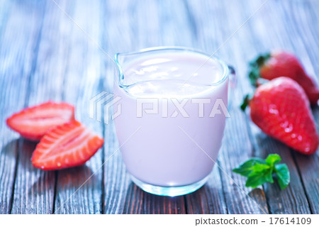 strawberry yogurt strawberry yogurt 17614109