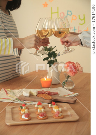 A toast with a birthday party 17614196