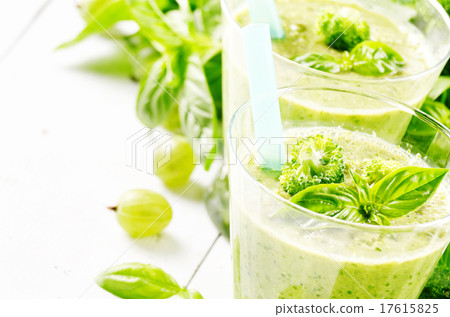 Vegetable smoothie 17615825