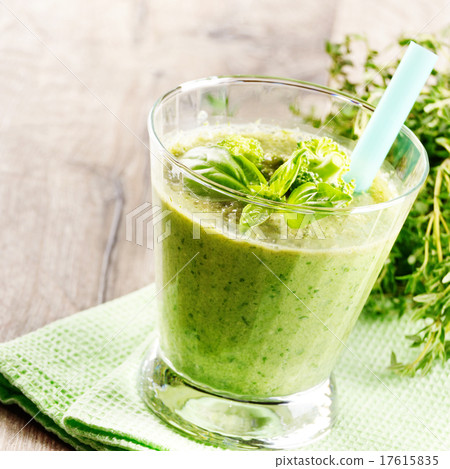 Vegetable smoothie 17615835