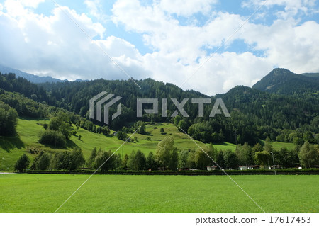 瑞士南部的綠色 瑞士南部的綠色 17617453