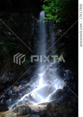 Momoo waterfall 17617800