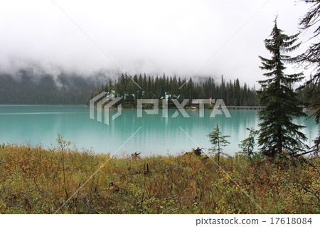 Emerald Lake of Canadian Rocky Yoho National Park 17618084