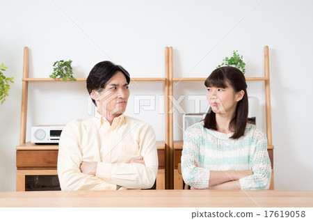 一對夫妻吵架 17619058