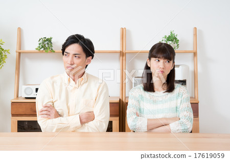 一對夫妻吵架 17619059