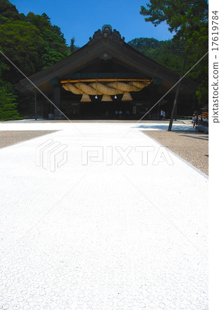 Izumo Taisha's "Kagura Den" (Izumo City Taisha Town / Shimane Prefecture) 17619784