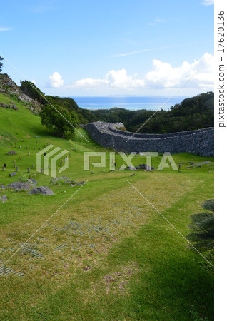 Ishigaki of Nakijin castle (Okinawa prefecture Kokubo-gun Nakijin village) Ishigaki of Nakijin castle (Okinawa prefecture Kokubo-gun Nakijin village) 17620136