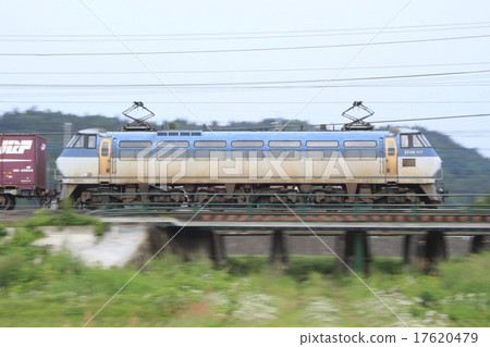 EF 66 type electric locomotive (follow shot) 17620479