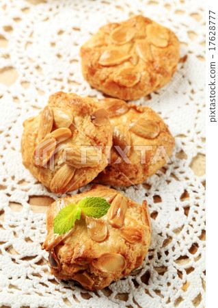 Almond cookies 17628777