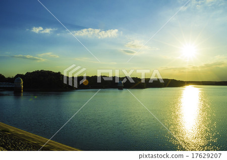 Sunset in Lake Tama 17629207
