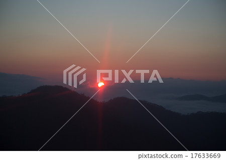 Dawn of the mountain Dawn of the mountain 17633669