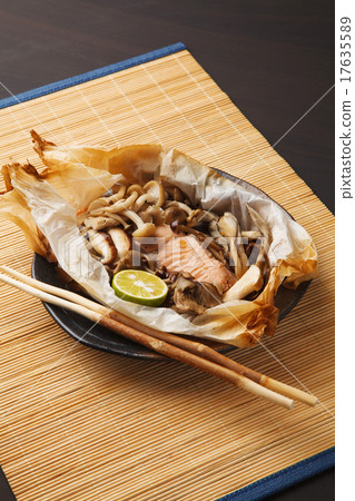 Mushrooms and salmon's carcio 17635589