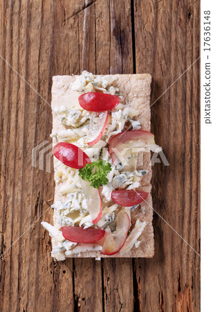 Crispbread and blue cheese Crispbread and blue cheese 17636148