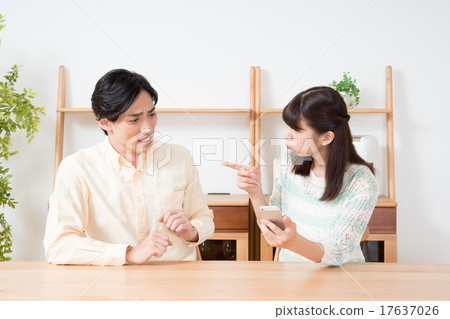 一對夫妻吵架 一對夫妻吵架 17637026