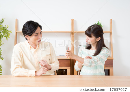 A couple fight 17637027