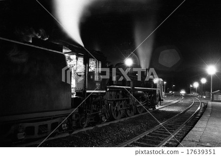 C57等待出發在San-in Main Line Sonobe C57等待出發在San-in Main Line Sonobe 17639351