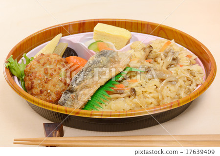 Delicious mushroom rice box lunch Delicious mushroom rice box lunch 17639409