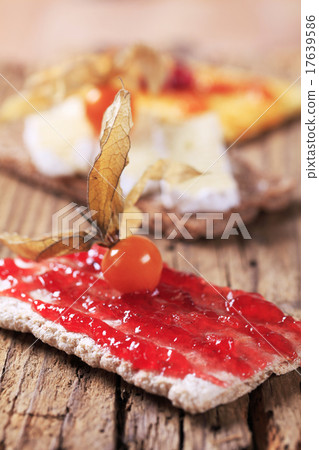 Crispbread with jam, marmalade and cheese Crispbread with jam, marmalade and cheese 17639586