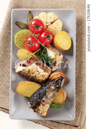 Crispy spiced mackerel with potatoes Crispy spiced mackerel with potatoes 17639646