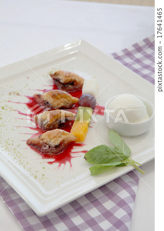 perfect baklava with pistachio 17641465