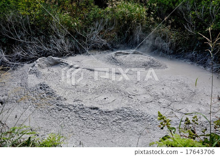 八幡平/ Hakuzo遊客中心後面的泥火山（1） 17643706