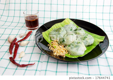 Allium Tuberosum pastry steaming 17644741